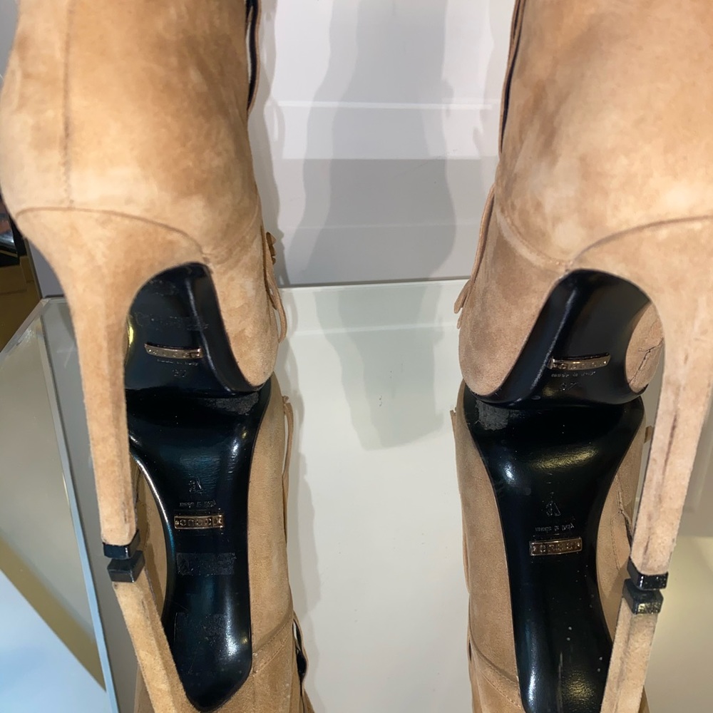 Authentic Gucci boots - Picture 2 of 7